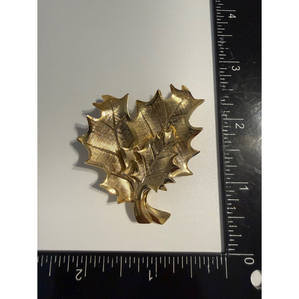 Vintage Gold Tone Holly Leaf Brooch Christmas Holiday Textured Triple Leaf Pin